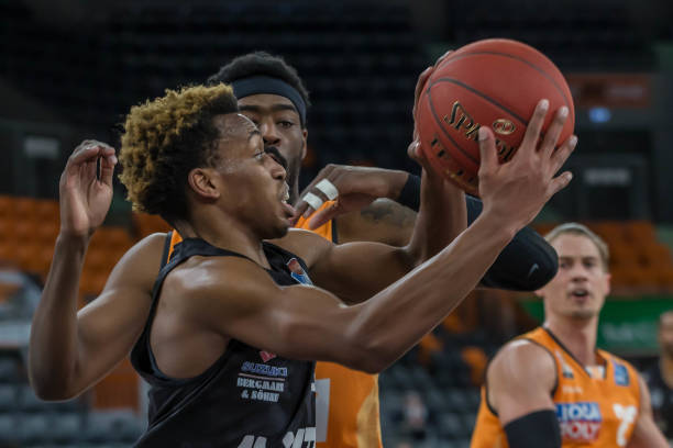 者们翘首以 者们翘首以