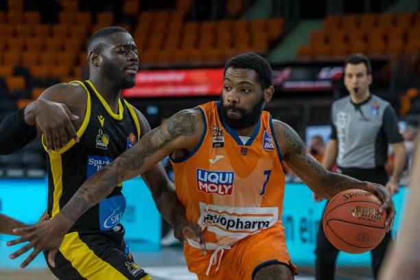 西班牙队凭 西班牙队凭